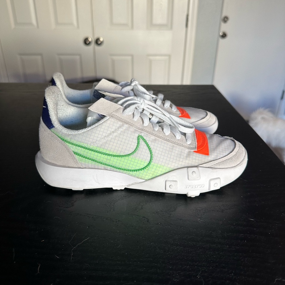 Nike waffle print neon green/blue/white sneakers W8
